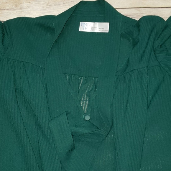 Green blouse - Picture 2 of 4